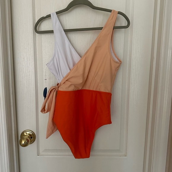 NWT Cupshe Woman’s Swimsuit One Piece, Sz L, Orange/Beige/White - Picture 6 of 13